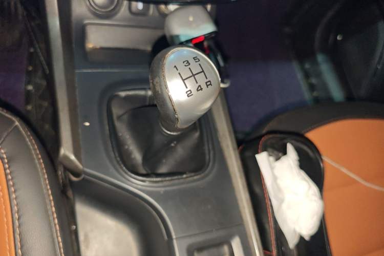 Used Haima S5 2016 1.6L Manual Luxury Tech Edition Gear Lever