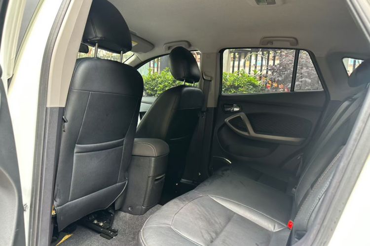 Used Haima S5 2016 1.6L Manual Luxury Tech Edition Interior 2