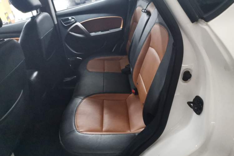 Used Haima S5 2016 1.6L Manual Luxury Tech Edition Interior 4