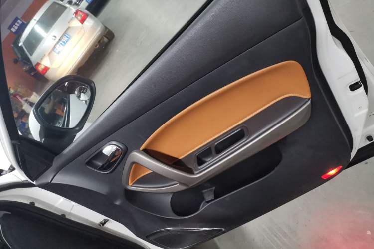 Used Haima S5 2016 1.6L Manual Luxury Tech Edition Interior 5