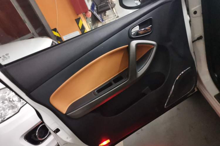 Used Haima S5 2016 1.6L Manual Luxury Tech Edition Interior 7