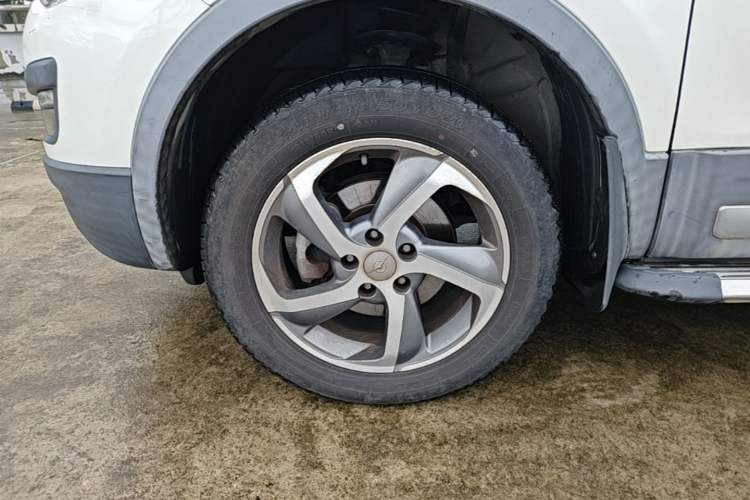 Used Haima S5 2016 1.6L Manual Luxury Tech Edition Left Front Wheel Hub