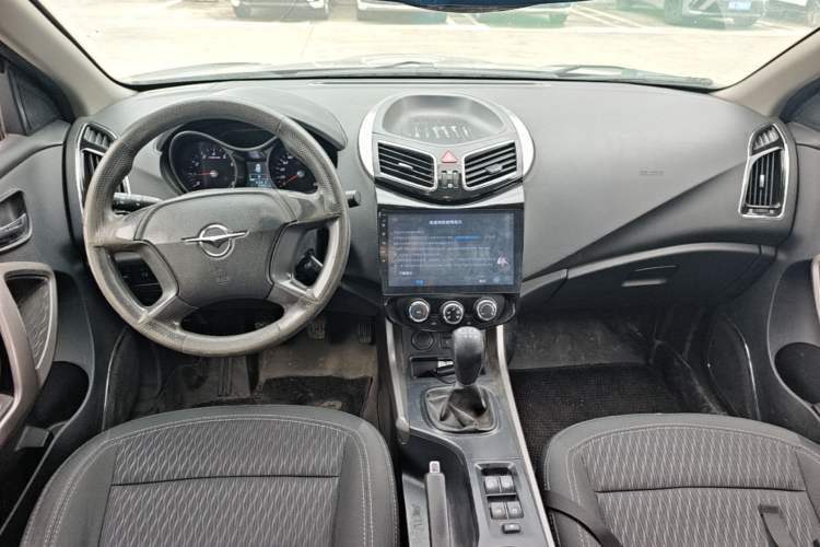 Used Haima S5 2017 High-Power Version 1.5T Manual Comfort Edition Center Console