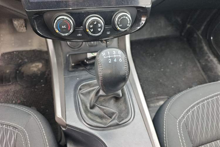 Used Haima S5 2017 High-Power Version 1.5T Manual Comfort Edition Gear Lever