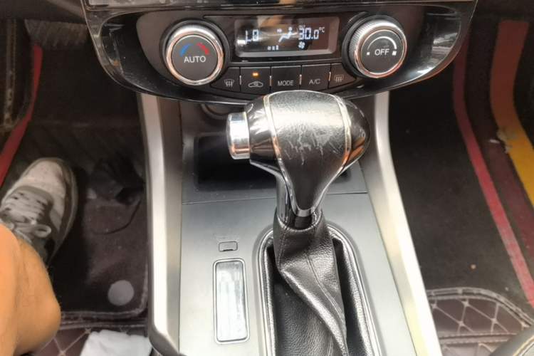Used Haima S5 2017 Strong-Performance Version 1.5T CVT Luxury Model Gear Lever