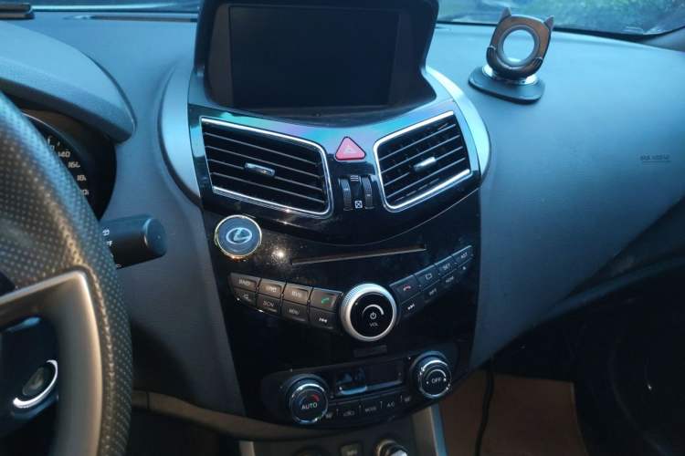 Used Haima S5 2017 Strong-Performance Version 1.5T CVT Prestige Model Audio And AC Panel