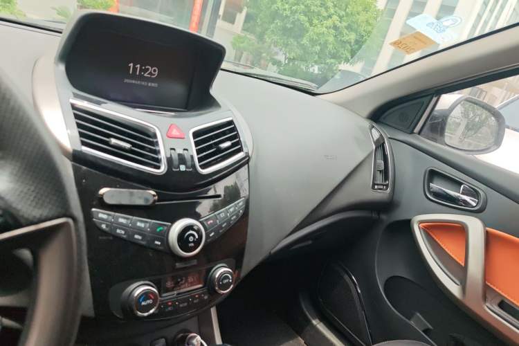 Used Haima S5 2017 Strong-Performance Version 1.5T CVT Prestige Model Audio And AC Panel
