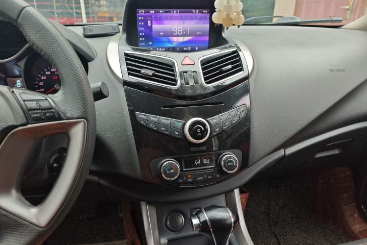 Used Haima S5 2017 Strong-Performance Version 1.5T CVT Prestige Model Audio And AC Panel