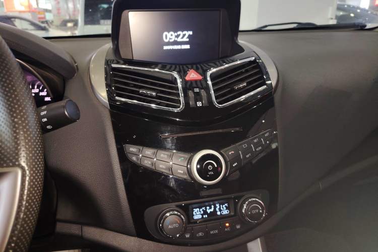 Used Haima S5 2017 Strong-Performance Version 1.5T CVT Prestige Model Audio And AC Panel