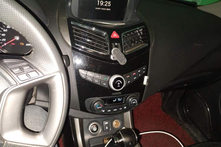 Used Haima S5 2017 High-Power Version 1.5T CVT Flagship Edition Audio And AC Panel
