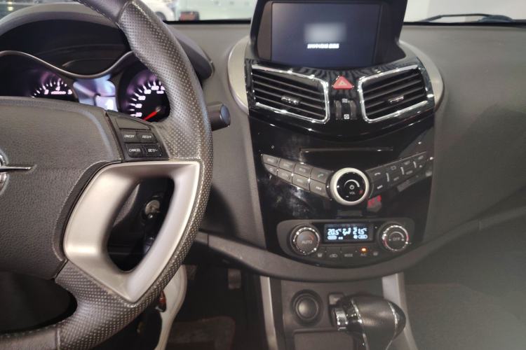 Used Haima S5 2017 Strong-Performance Version 1.5T CVT Prestige Model Center Console