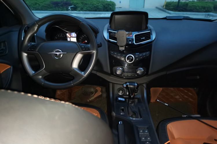 Used Haima S5 2017 High-Power Version 1.5T CVT Flagship Edition Center Console