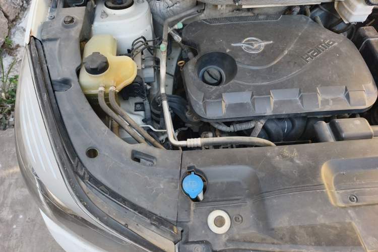 Used Haima S5 2017 High-Power Version 1.6L Manual Classic Type Engine Bay Right