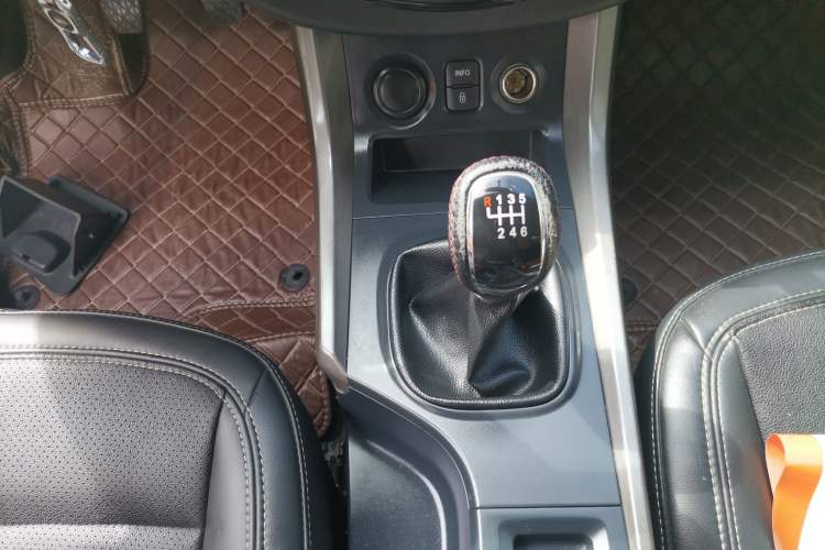 Used Haima S5 2017 High-Power Version 1.5T Manual Comfort Edition Gear Lever