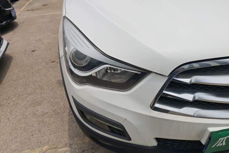 Used Haima S5 2017 Strong-Performance Version 1.5T CVT Prestige Model Right Front Headlight