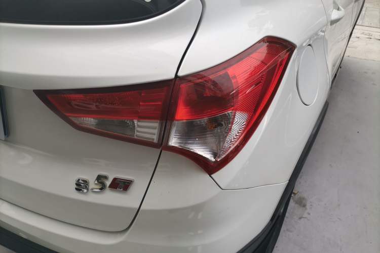Used Haima S5 2017 High-Power Version 1.5T Manual Comfort Edition Right Rear Taillight