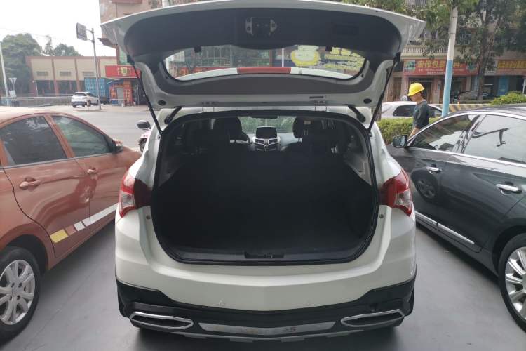 Used Haima S5 2017 High-Power Version 1.5T Manual Comfort Edition Trunk