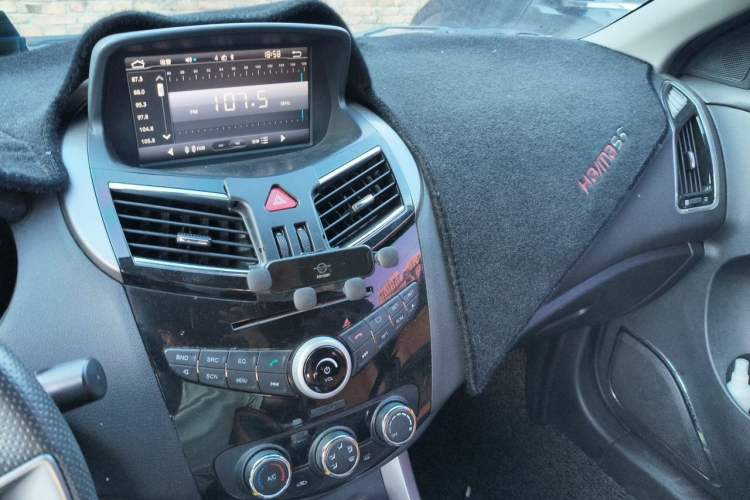 Used Haima S5 2017 Strong-Performance Version 1.6L Manual Luxury Model Audio And AC Panel