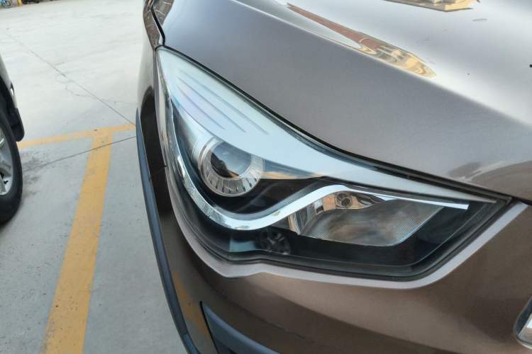 Used Haima S5 2017 Strong-Performance Version 1.6L Manual Luxury Model Right Front Headlight