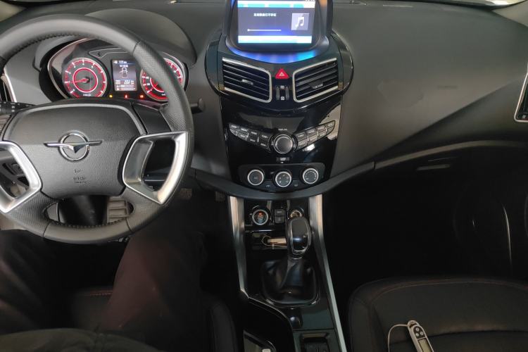 Used Haima S5 2018 1.5T Manual Luxury Model Center Console