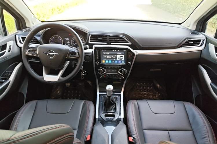 Used Haima S5 Youth Edition 2017 1.6L Manual Luxury Model Center Console