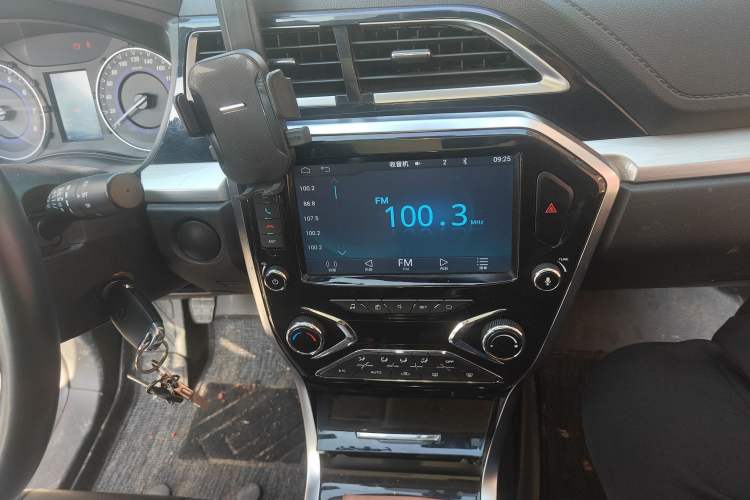 Used Haima S5 Youth Edition 2017 1.6L Manual Luxury Model Audio And AC Panel