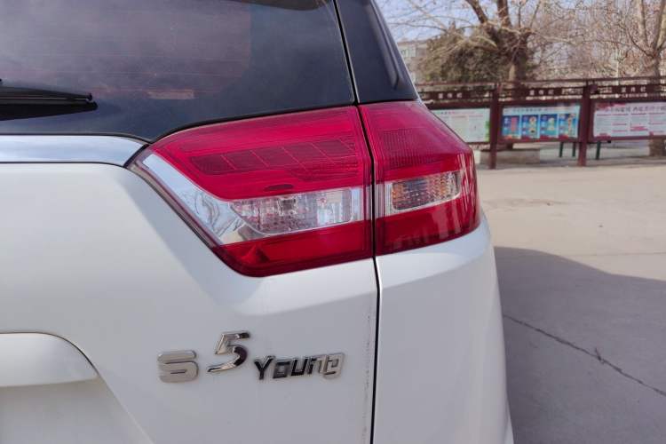 Used Haima S5 Youth Edition 2017 1.6L Manual Luxury Model Exterior 6