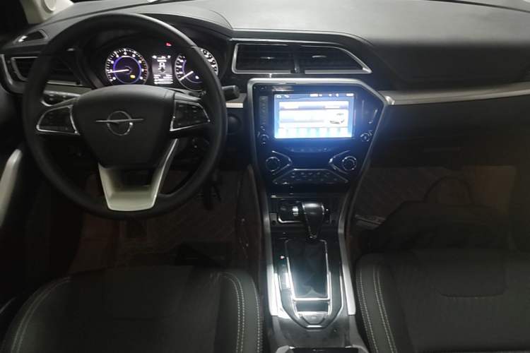Used Haima S5 Youth Edition 2018 1.6L CVT Luxury Model Center Console