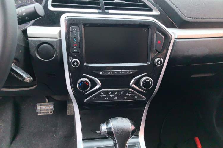 Used Haima S5 Youth Edition 2018 1.6L CVT Luxury Model Audio And AC Panel