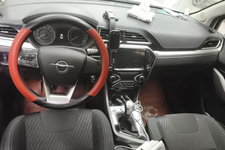 Used Haima S5 Youth Edition 2018 1.6L Manual Luxury Model Center Console