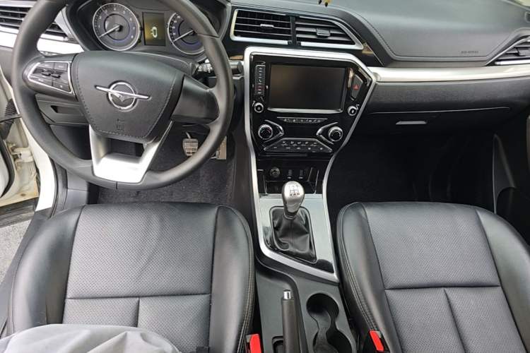 Used Haima S5 Youth Edition 2018 1.6L Manual Elite Model Center Console