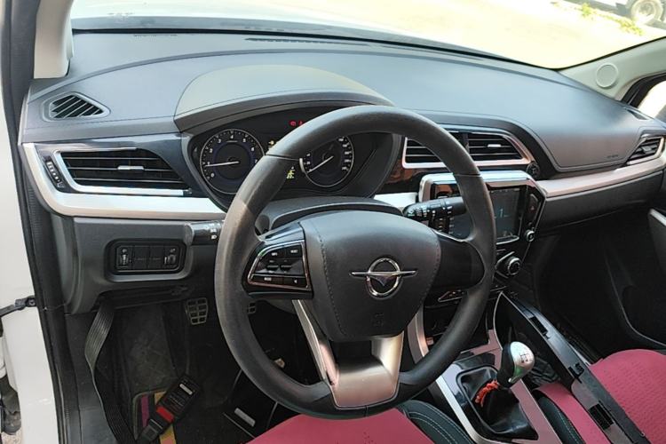 Used Haima S5 Youth Edition 2018 1.6L Manual Elite Model Center Console