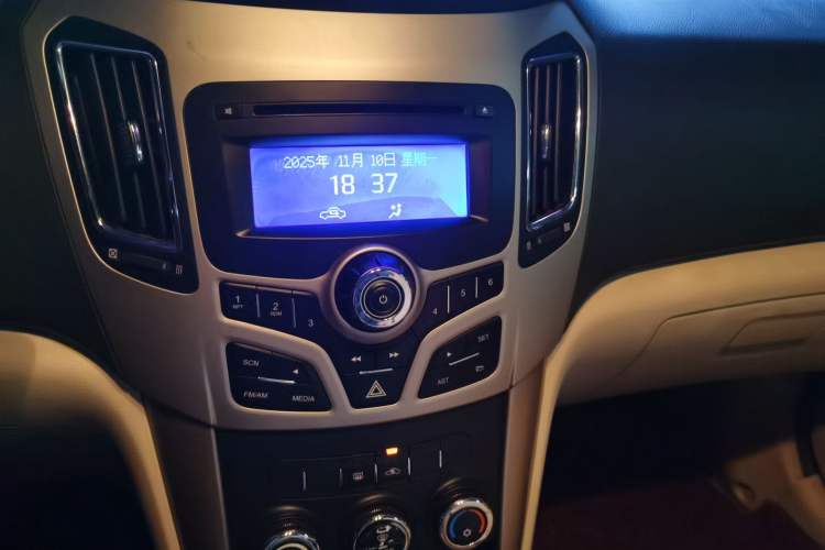 Used Haima S7 2015 2.0L Automatic ZhiShang Version Audio And AC Panel