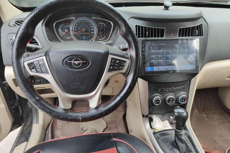 Used Haima S7 2013 2.0L Automatic ZhiShang Version Center Console