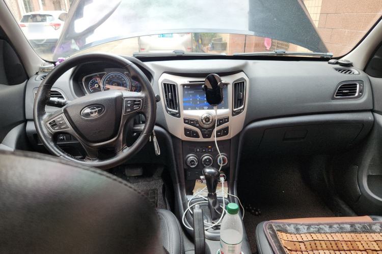 Used Haima S7 2013 2.0L Automatic ZhiShang Version Center Console