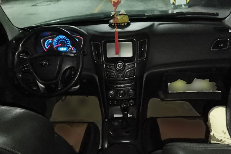 Used Haima S7 2013 2.0L Manual Smart Edition Center Console