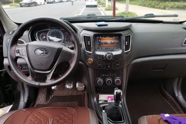 Used Haima S7 2013 2.0L Manual Smart Edition Center Console