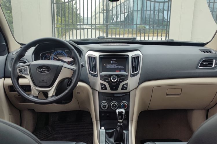 Used Haima S7 2013 2.0L Manual ZhiShang Version Interior 3