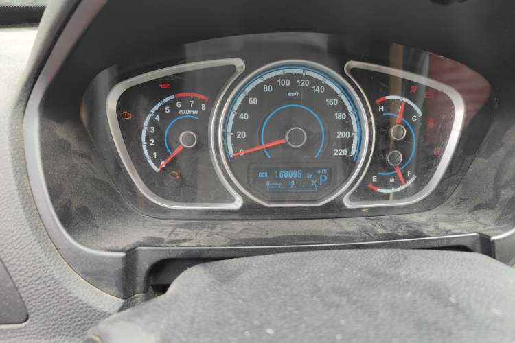 Used Haima S7 2013 2.0L Automatic ZhiShang Version Odometer Close Up