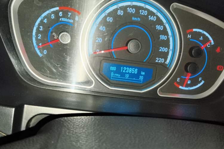 Used Haima S7 2013 2.0L Manual Smart Edition Odometer Close Up