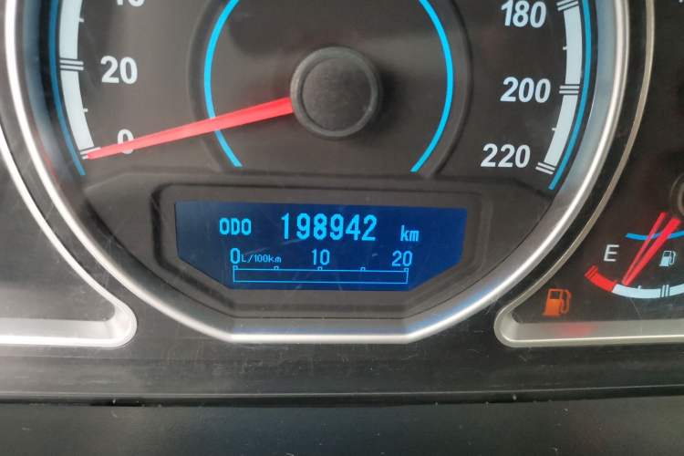 Used Haima S7 2013 2.0L Manual Smart Edition Odometer Close Up