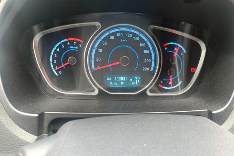 Used Haima S7 2013 2.0L Automatic ZhiShang Version Odometer Close Up