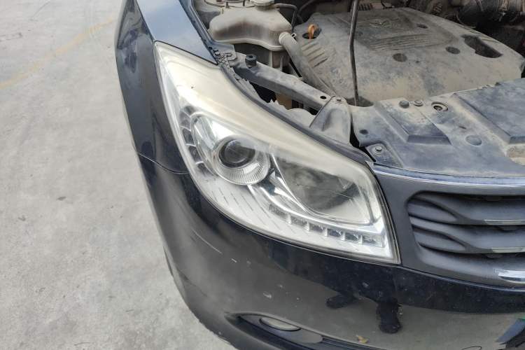 Used Haima S7 2013 2.0L Automatic ZhiShang Version Right Front Headlight