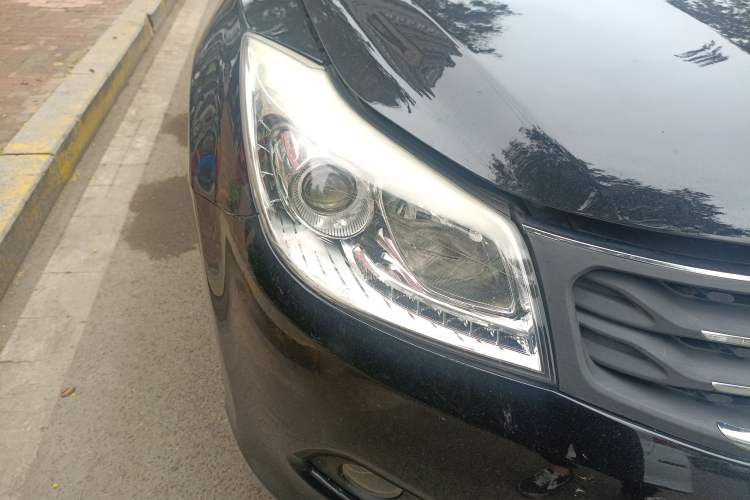 Used Haima S7 2013 2.0L Automatic ZhiShang Version Right Front Headlight
