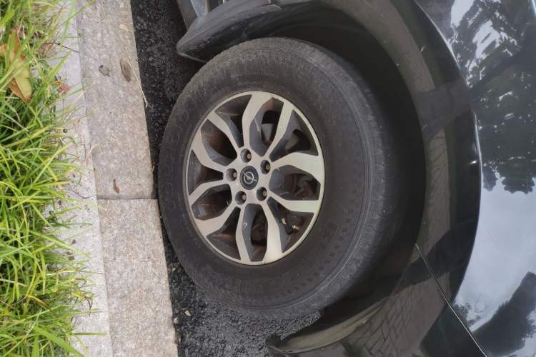 Used Haima S7 2013 2.0L Manual Smart Edition Right Front Wheel Hub