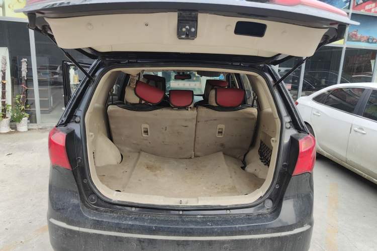 Used Haima S7 2013 2.0L Automatic ZhiShang Version Trunk