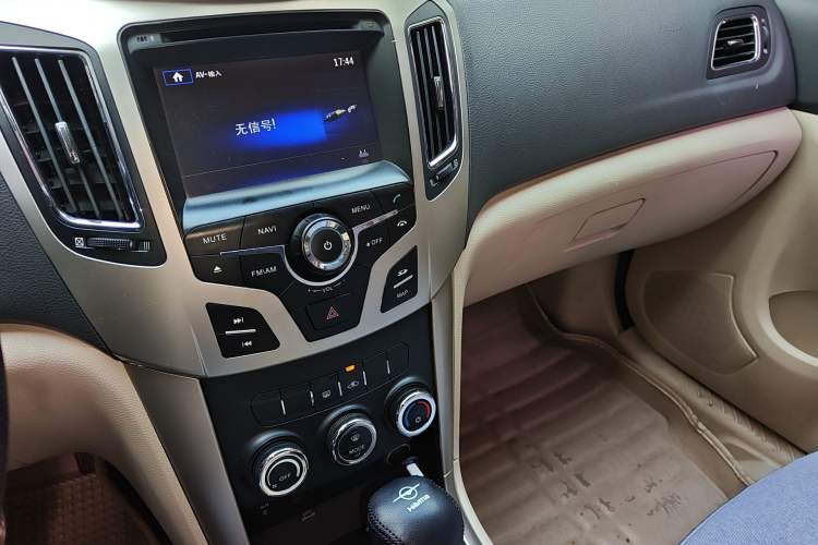 Used Haima S7 2013 2.0L Automatic ZhiShang Version Audio And AC Panel