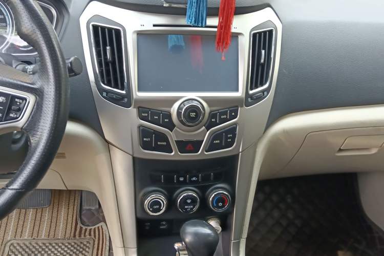 Used Haima S7 2013 2.0L Automatic ZhiShang Version Audio And AC Panel