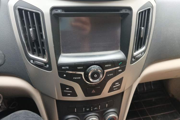 Used Haima S7 2013 2.0L Automatic ZhiShang Version Audio And AC Panel