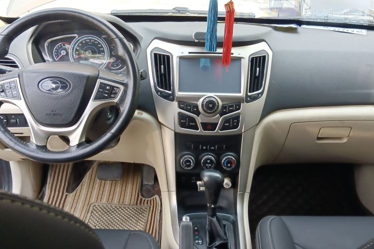 Used Haima S7 2013 2.0L Automatic ZhiShang Version Center Console